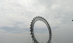 潍坊摩天轮渤海之眼吃瓜视频,高空视角下的夏日吃瓜盛宴